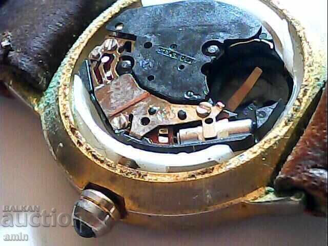 Auction  2 old 4-hour watches work, batteries are good