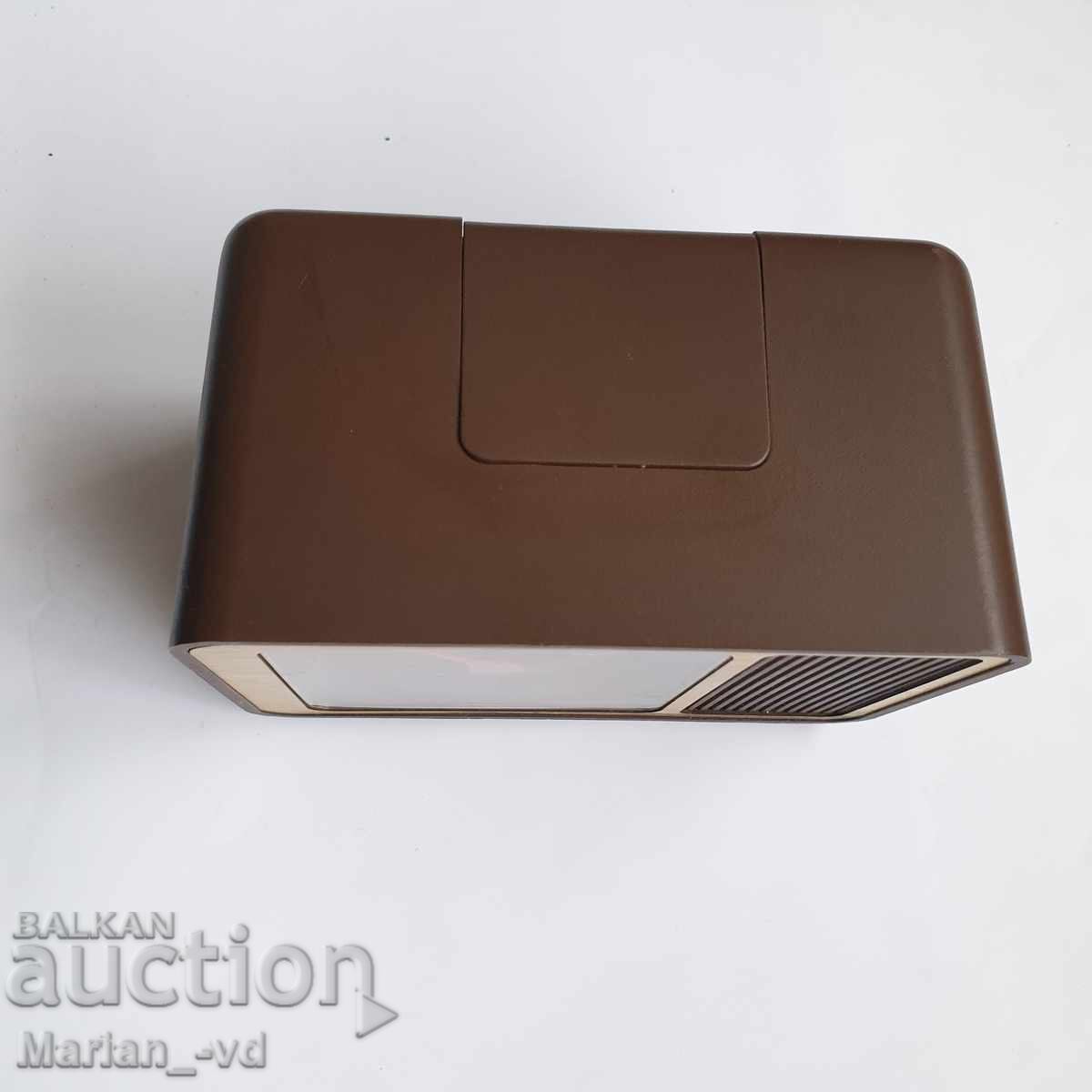 Quartz alarm clock with three melodies with price 30.00 BGN | € 15.34