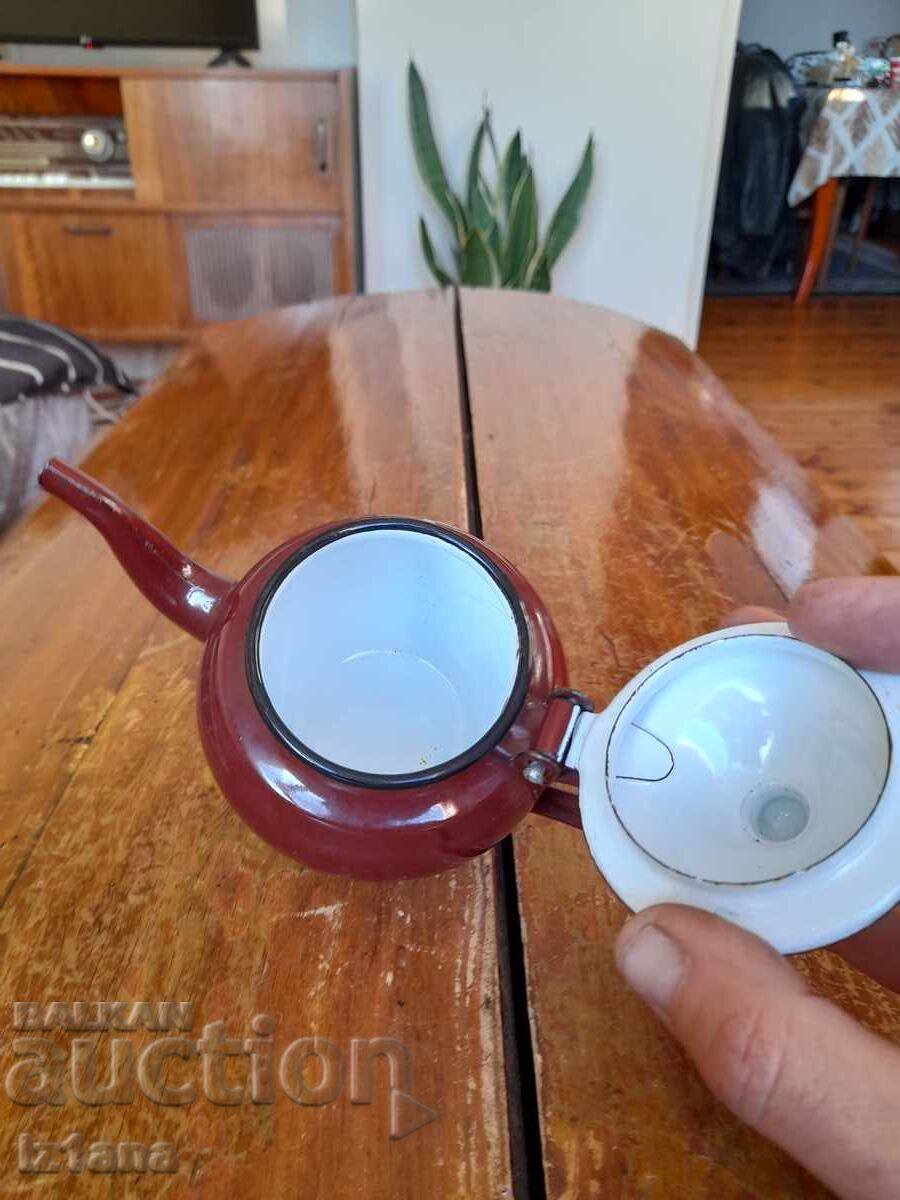 Livrarea Ceainic vechi emailat Livrarea Ceainic vechi emailat