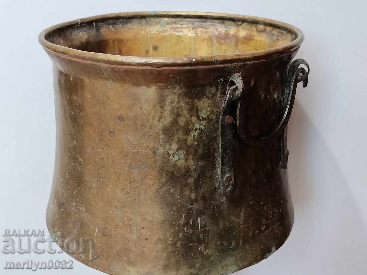 Old bronze cauldron, copper vessel with price 69.00 BGN | € 35.28 Old bronze cauldron, copper vessel with price 69.00 BGN | € 35.28