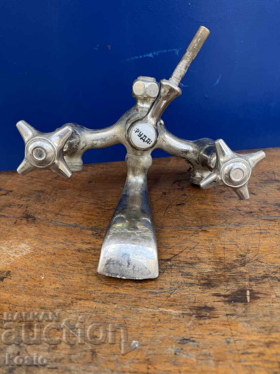 Стара батерия кран чешма Стара батерия кран чешма