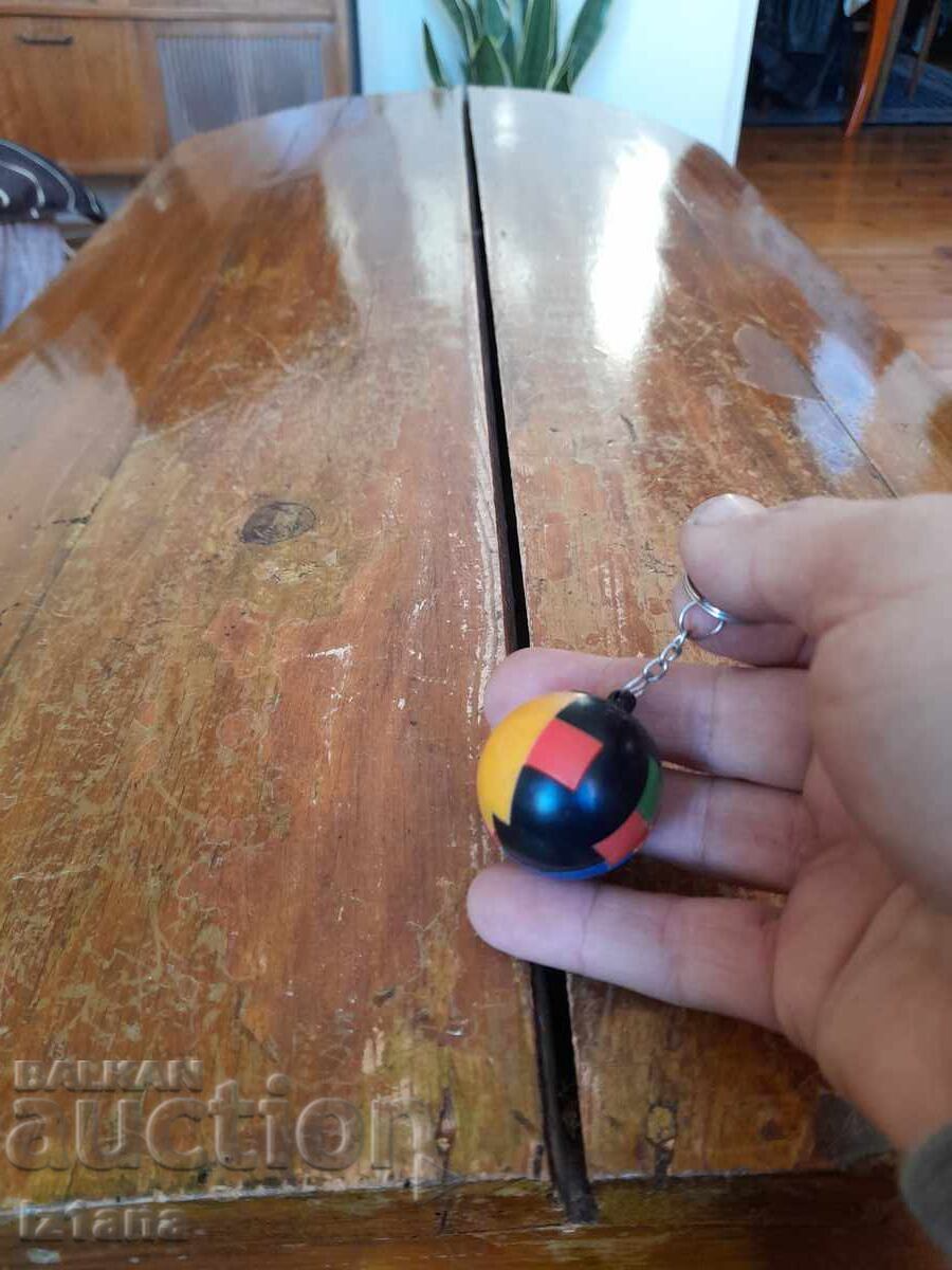 Auction An old key ring Auction An old key ring