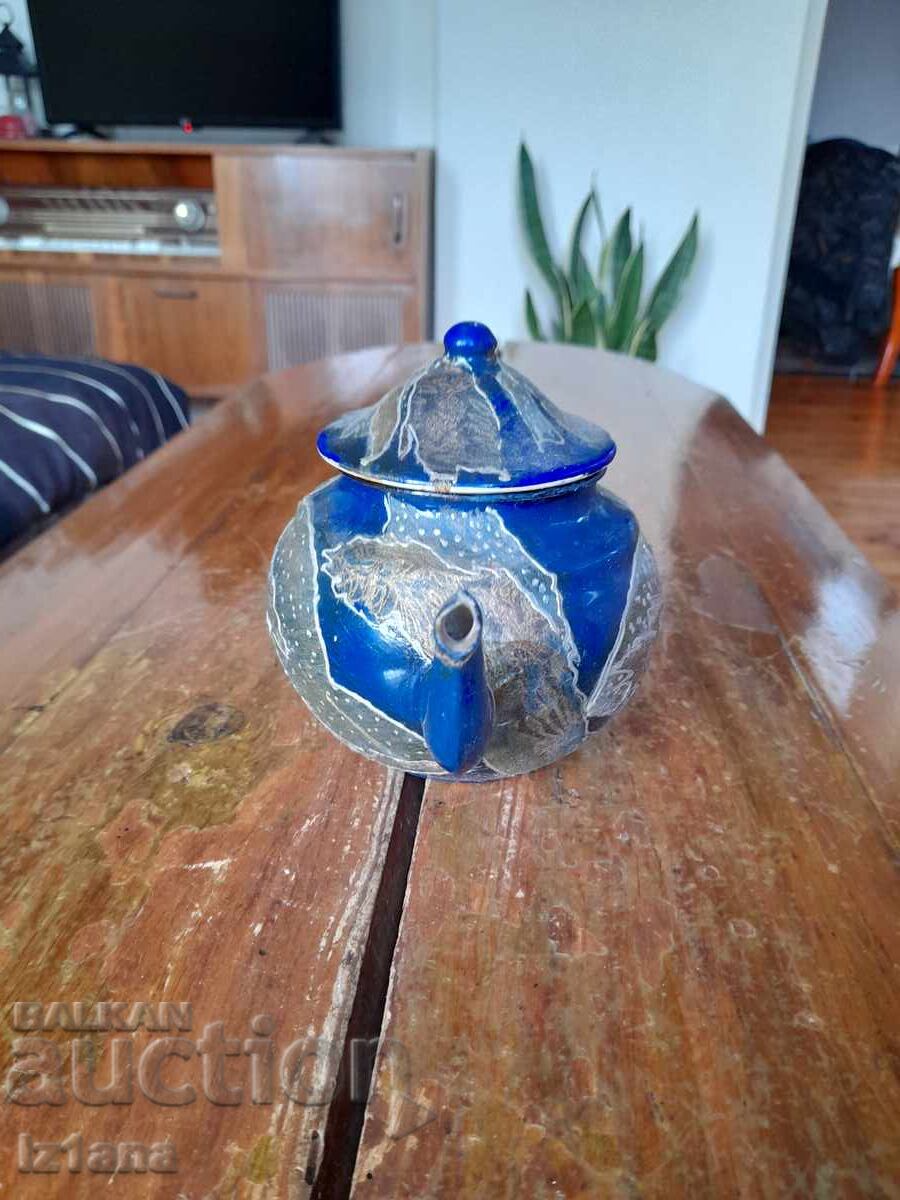 Ceainic vechi emailat cu preț 27.00 BGN | € 13.80 Ceainic vechi emailat cu preț 27.00 BGN | € 13.80