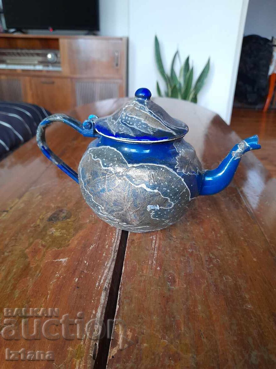 Licitație Ceainic vechi emailat Licitație Ceainic vechi emailat