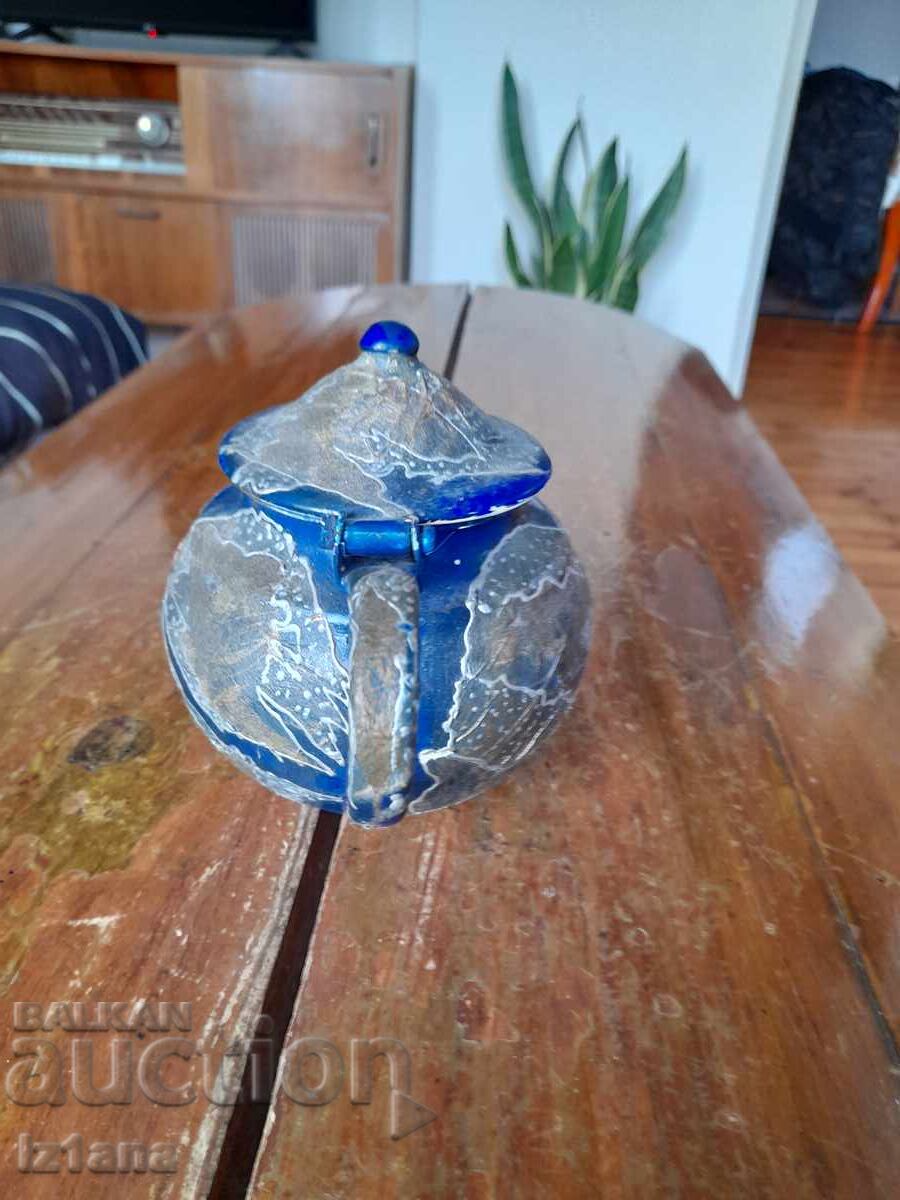 Livrarea Ceainic vechi emailat Livrarea Ceainic vechi emailat