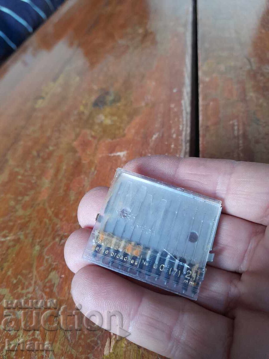 Old dental needles for removing nerves with price 32.00 BGN | € 16.36 Old dental needles for removing nerves with price 32.00 BGN | € 16.36