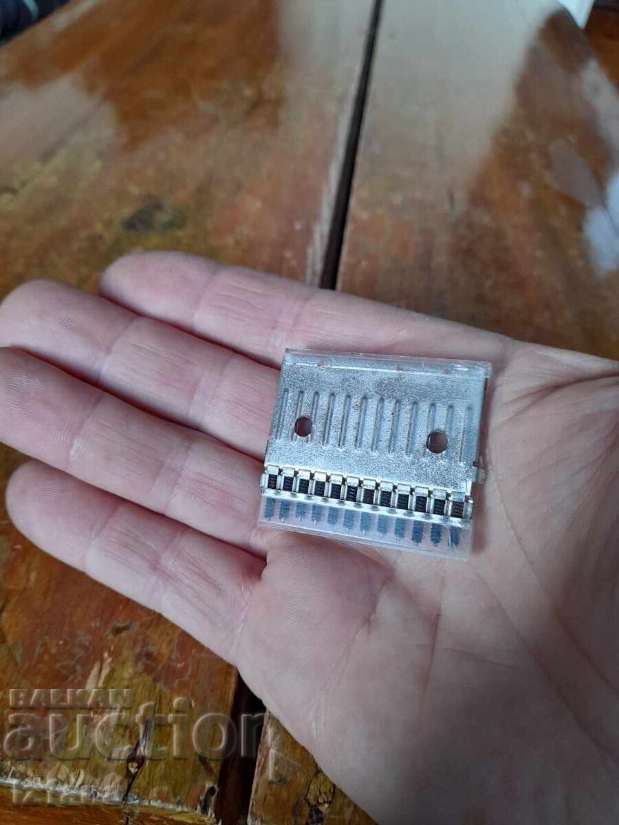 Delivery of Old dental needles for removing nerves Delivery of Old dental needles for removing nerves