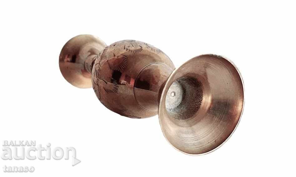 Delivery of Arabic brass vase Delivery of Arabic brass vase