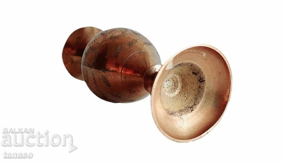 Delivery of Old engraved Arabic brass vase Delivery of Old engraved Arabic brass vase