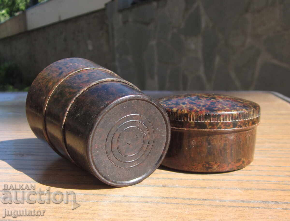 Delivery of old bakelite folding cup cup in a bakelite box Delivery of old bakelite folding cup cup in a bakelite box