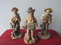 Capodimonte style figurines