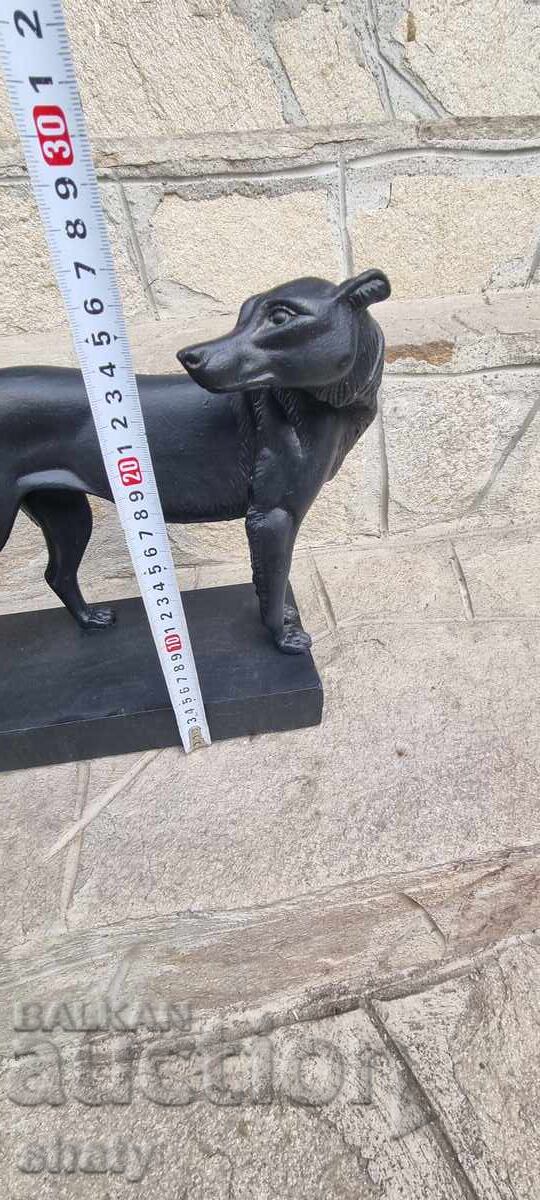 Sculptură veche din metal. Figura unui câine cu preț 225.00 BGN | € 115.04