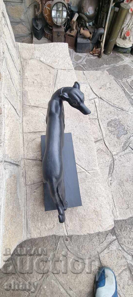 Licitație Sculptură veche din metal. Figura unui câine