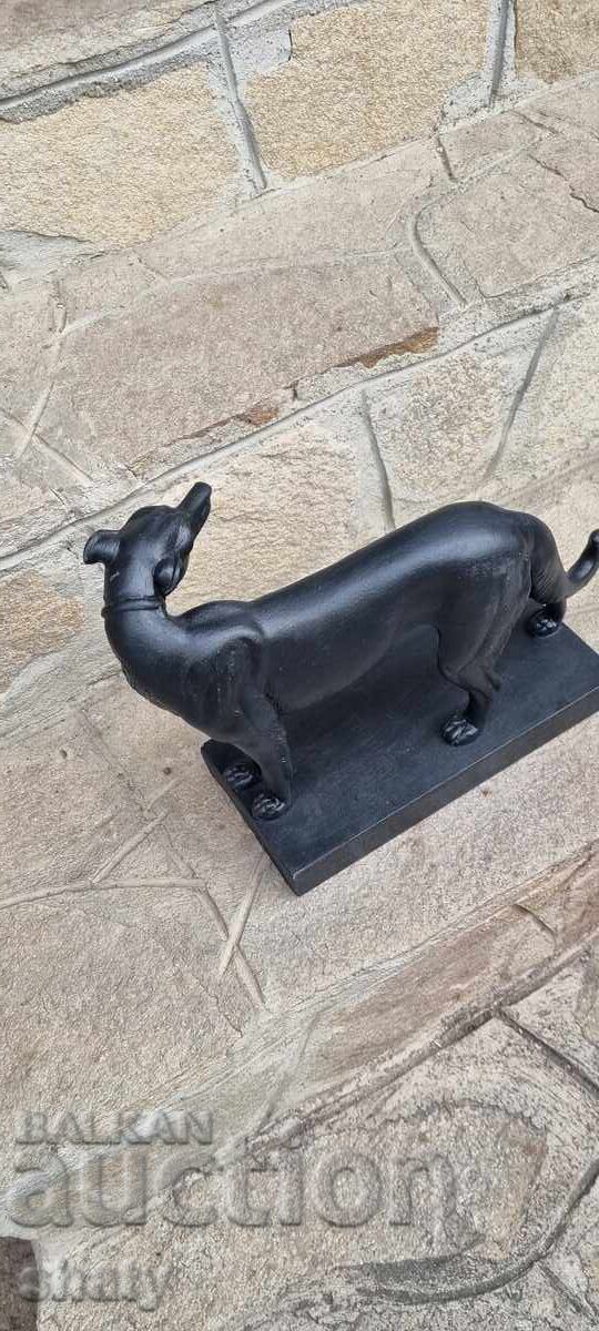 Livrarea Sculptură veche din metal. Figura unui câine