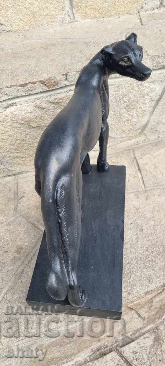 Sculptură veche din metal. Figura unui câine - 7