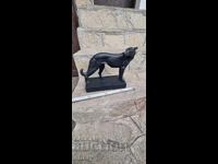 Sculptură veche din metal. Figura unui câine