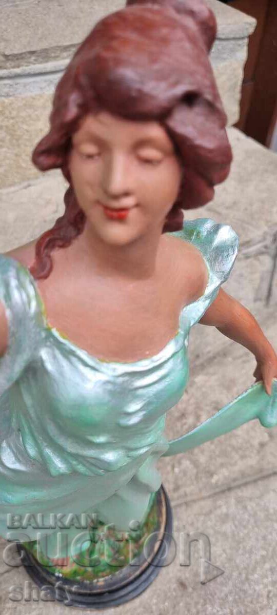 Sculptură veche din metal. Figura. Antic cu preț 280.00 BGN | € 143.16