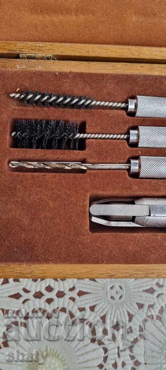 Auction Old gun cleaning and maintenance kit. Pistol. Auction Old gun cleaning and maintenance kit. Pistol.