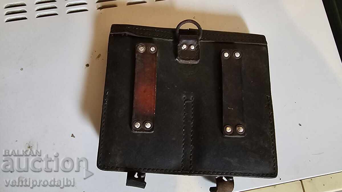 Cartuș de piele cu preț 100.00 BGN | € 51.13 Cartuș de piele cu preț 100.00 BGN | € 51.13