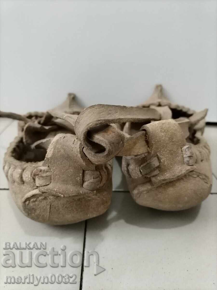 Delivery of A pair of 42 size shoes Delivery of A pair of 42 size shoes