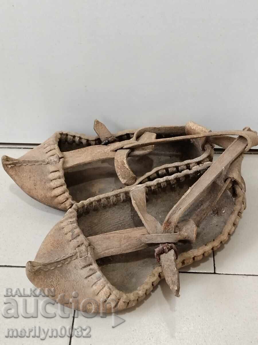 A pair of 42 size shoes - 7 A pair of 42 size shoes - 7