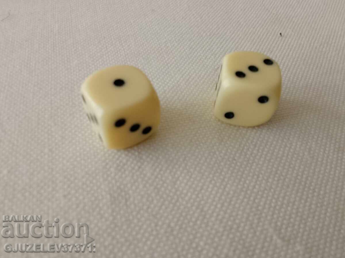 Ρετρό παιχνίδι ζάρια με τιμή 25.00 BGN | € 12.78 Ρετρό παιχνίδι ζάρια με τιμή 25.00 BGN | € 12.78