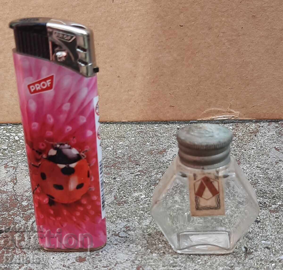 Δημοπρασία Αντίκα μπουκάλι μέρος μιας συλλογής