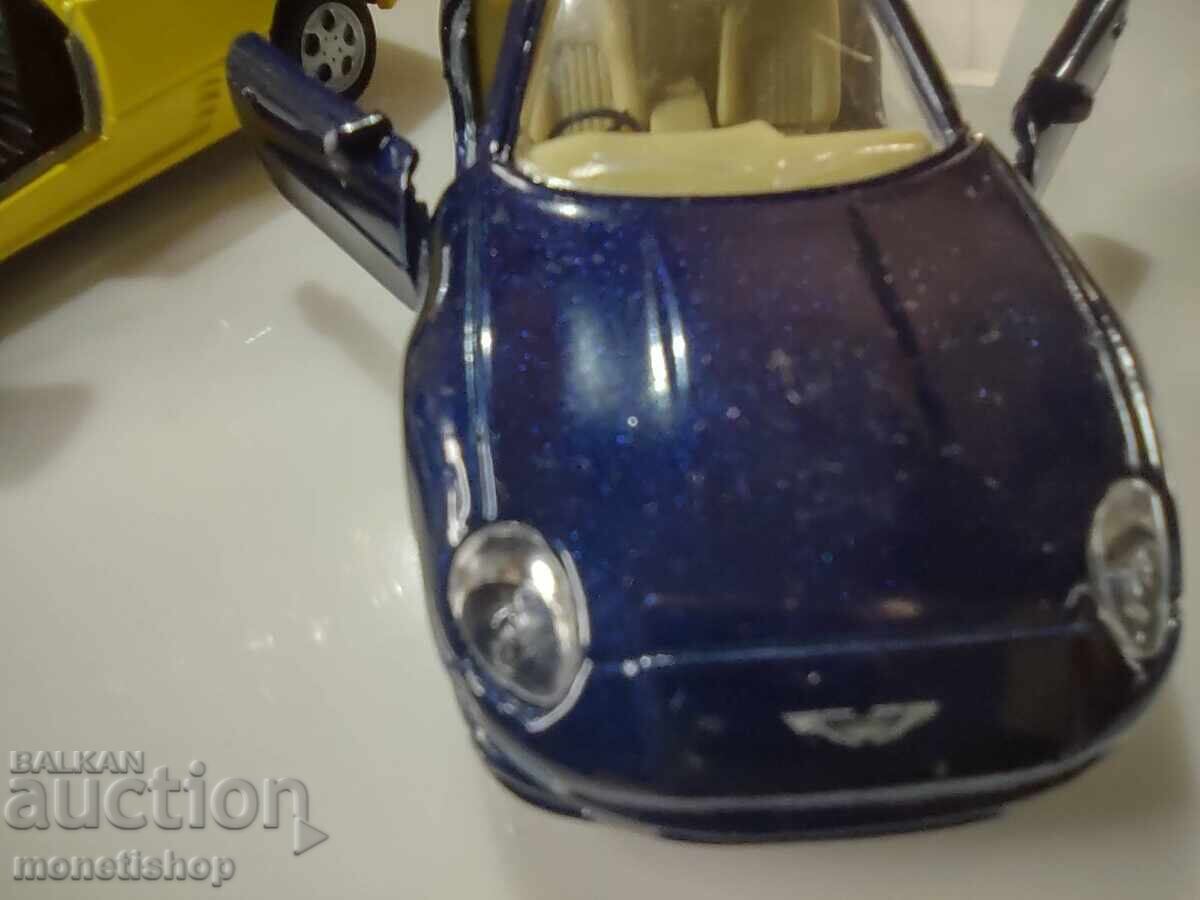 Two 1:42 scale carts - 5 Two 1:42 scale carts - 5