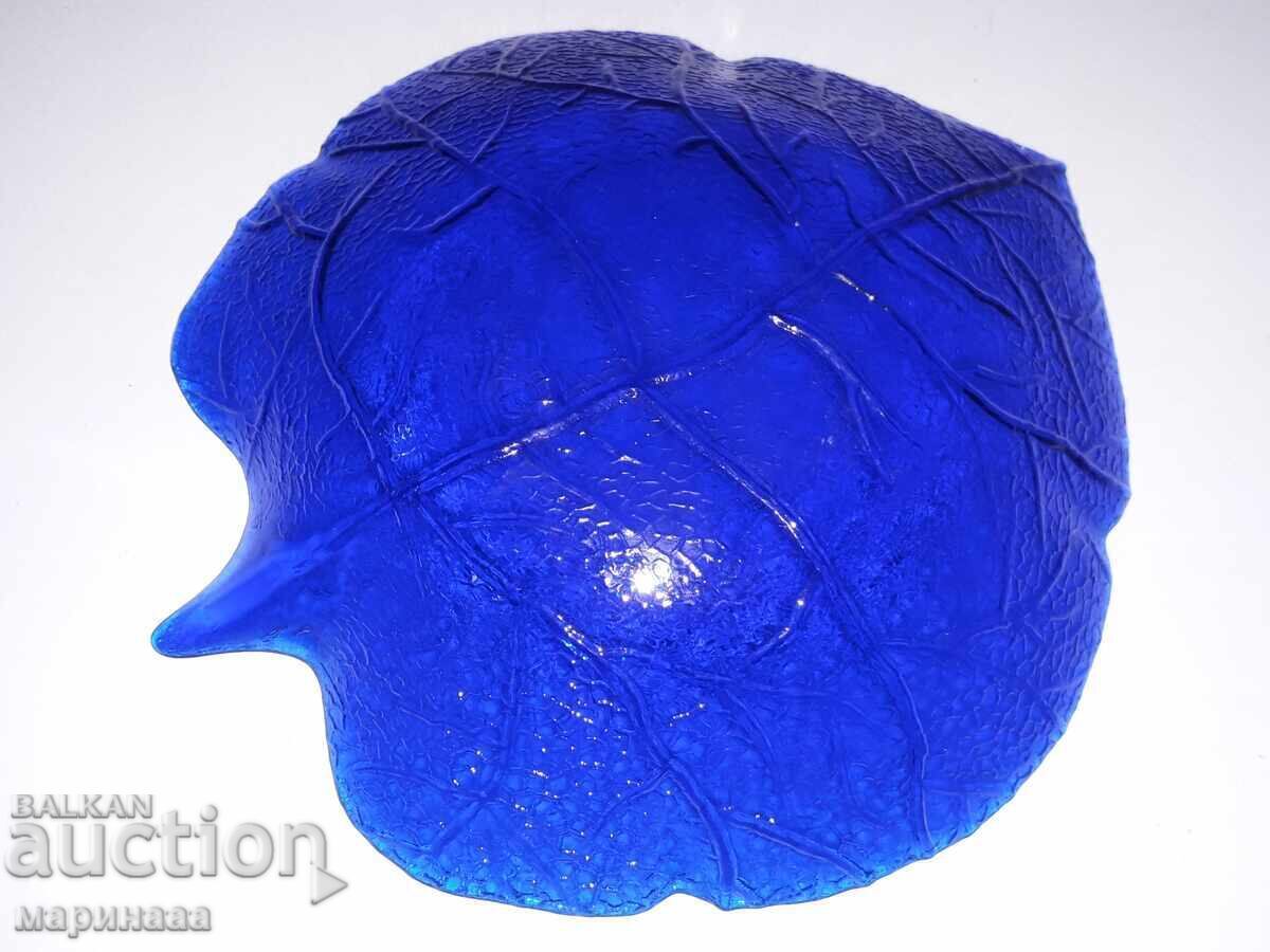 CUPA NOUĂ. STICLA ALBASTRĂ cu preț 3.50 BGN | € 1.79 CUPA NOUĂ. STICLA ALBASTRĂ cu preț 3.50 BGN | € 1.79