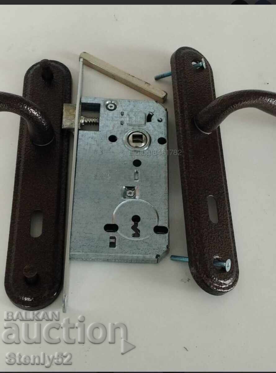 Metal regular lock set with one key with price 25.00 BGN | € 12.78
