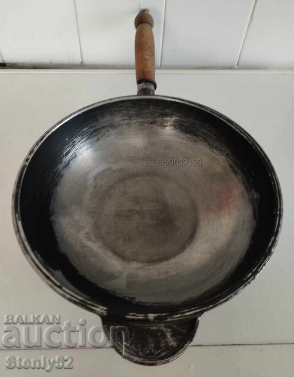 Auction Large aluminum WOK pan weighing 1 kg and 0.5 mm thick Auction Large aluminum WOK pan weighing 1 kg and 0.5 mm thick