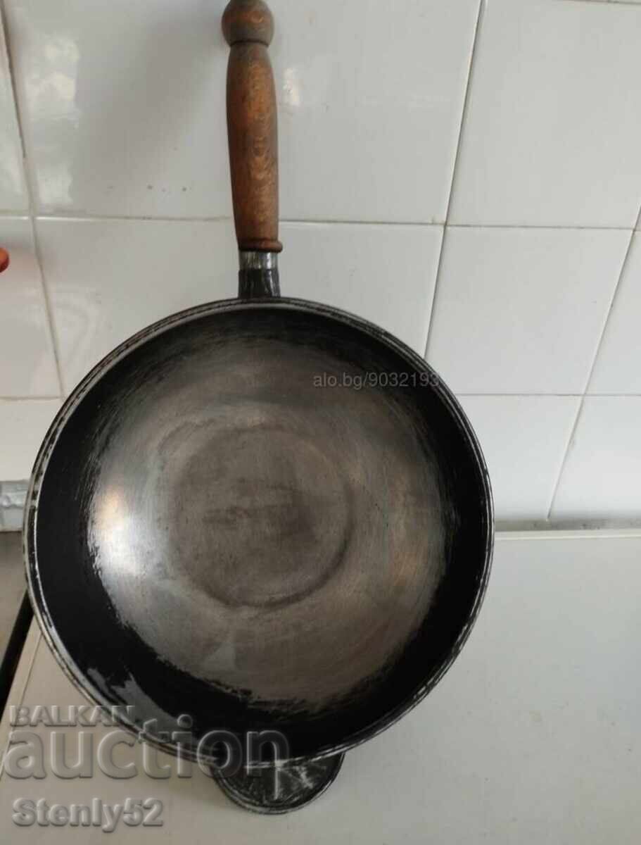 Large aluminum WOK pan weighing 1 kg and 0.5 mm thick Large aluminum WOK pan weighing 1 kg and 0.5 mm thick