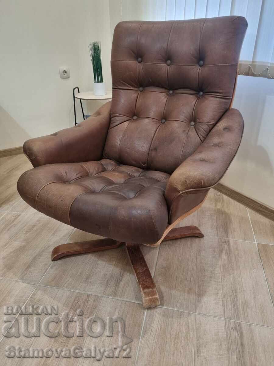Υπέροχη κομψή σουηδική πολυθρόνα αντίκα