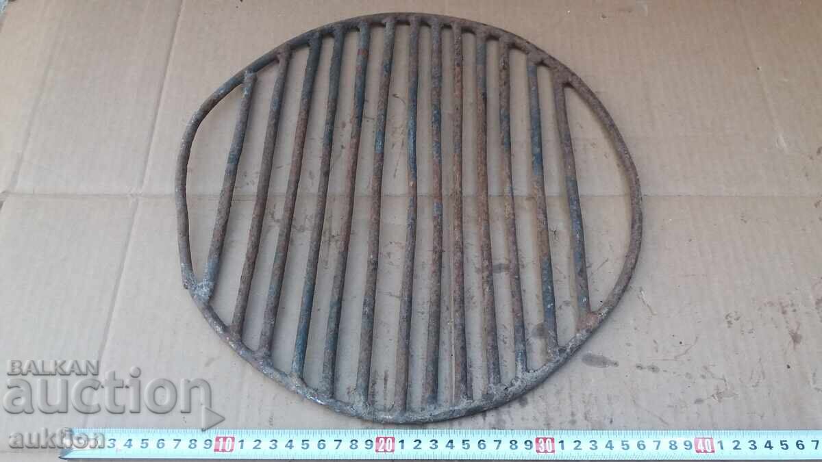 OLD SOLID METAL GRILL FOR GRILLING ON GRILLS with price 9.99 BGN | € 5.11 OLD SOLID METAL GRILL FOR GRILLING ON GRILLS with price 9.99 BGN | € 5.11