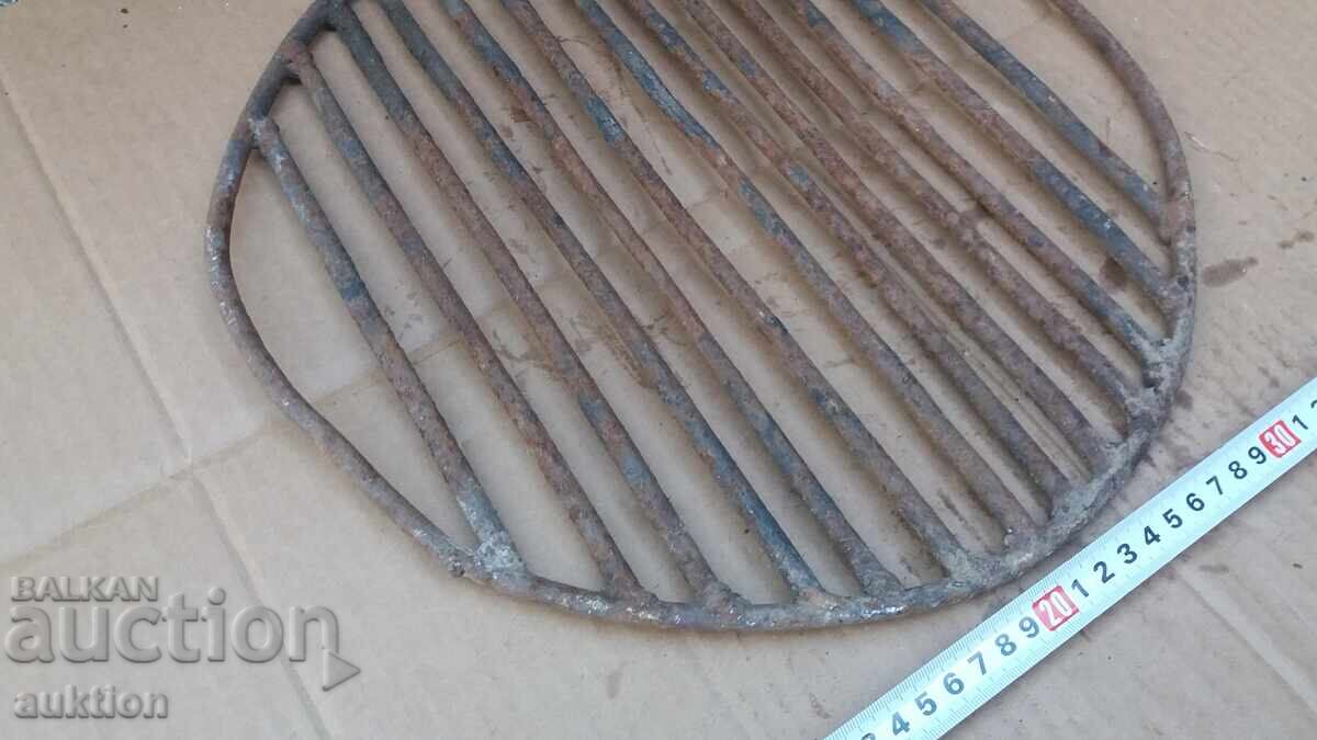Delivery of OLD SOLID METAL GRILL FOR GRILLING ON GRILLS Delivery of OLD SOLID METAL GRILL FOR GRILLING ON GRILLS