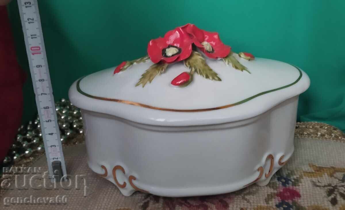 Large porcelain jewelry box poppies/markings with price 60.00 BGN | € 30.68 Large porcelain jewelry box poppies/markings with price 60.00 BGN | € 30.68