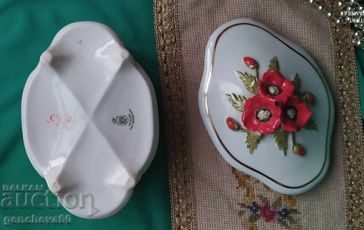 Auction Large porcelain jewelry box poppies/markings Auction Large porcelain jewelry box poppies/markings