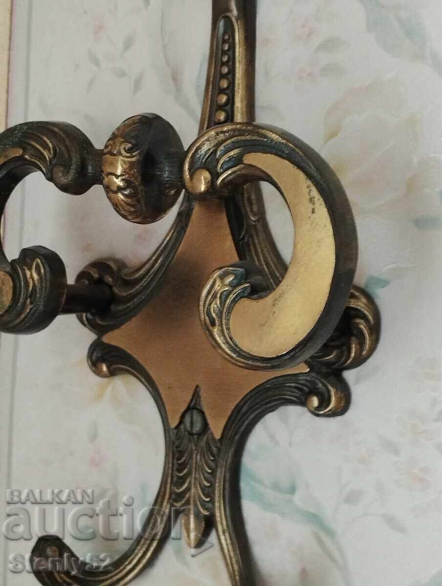 Bronze wall hanger with price 40.00 BGN | € 20.45