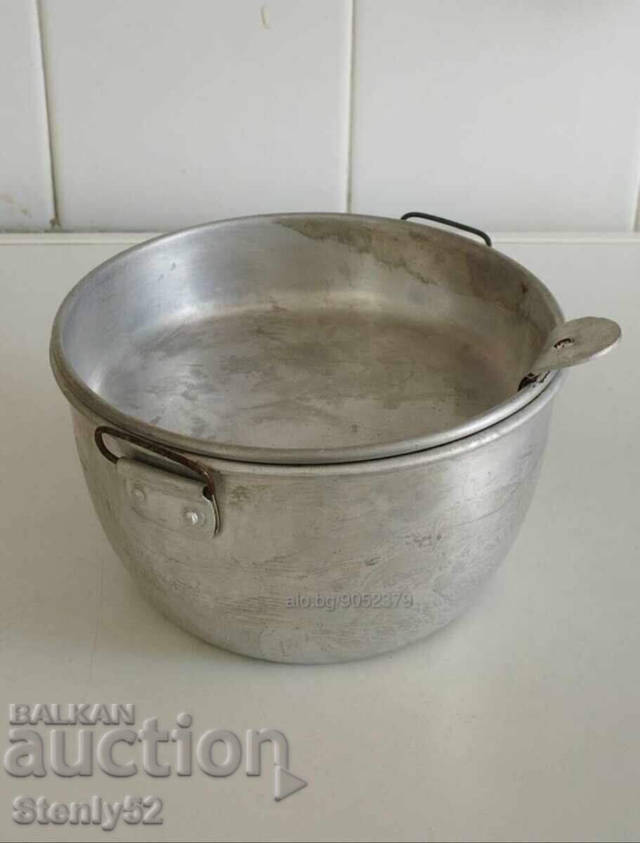 Auction  Old aluminum military can with lid