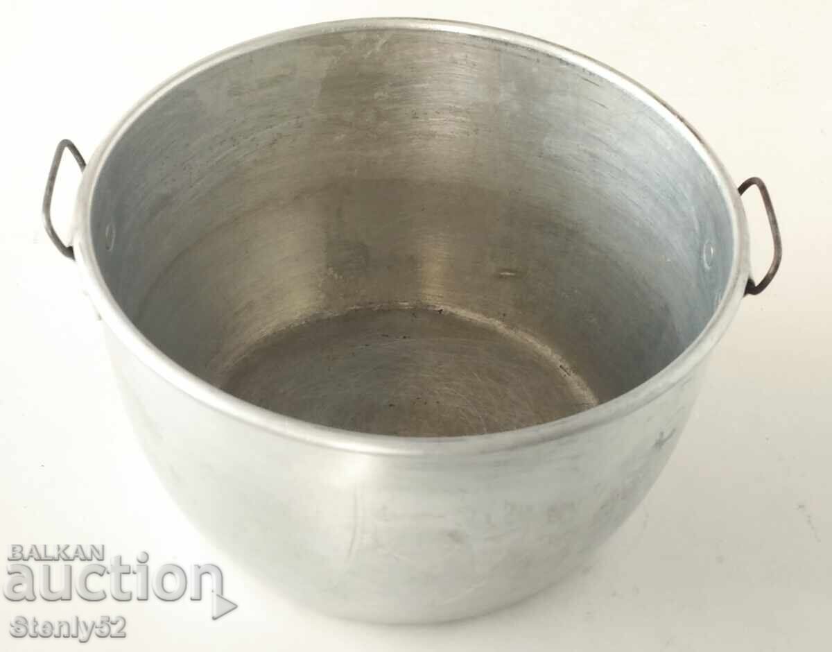Delivery of Old aluminum military can with lid