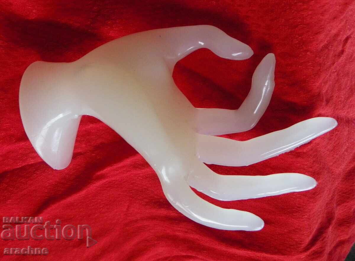 Delivery of Ring holder hand Delivery of Ring holder hand