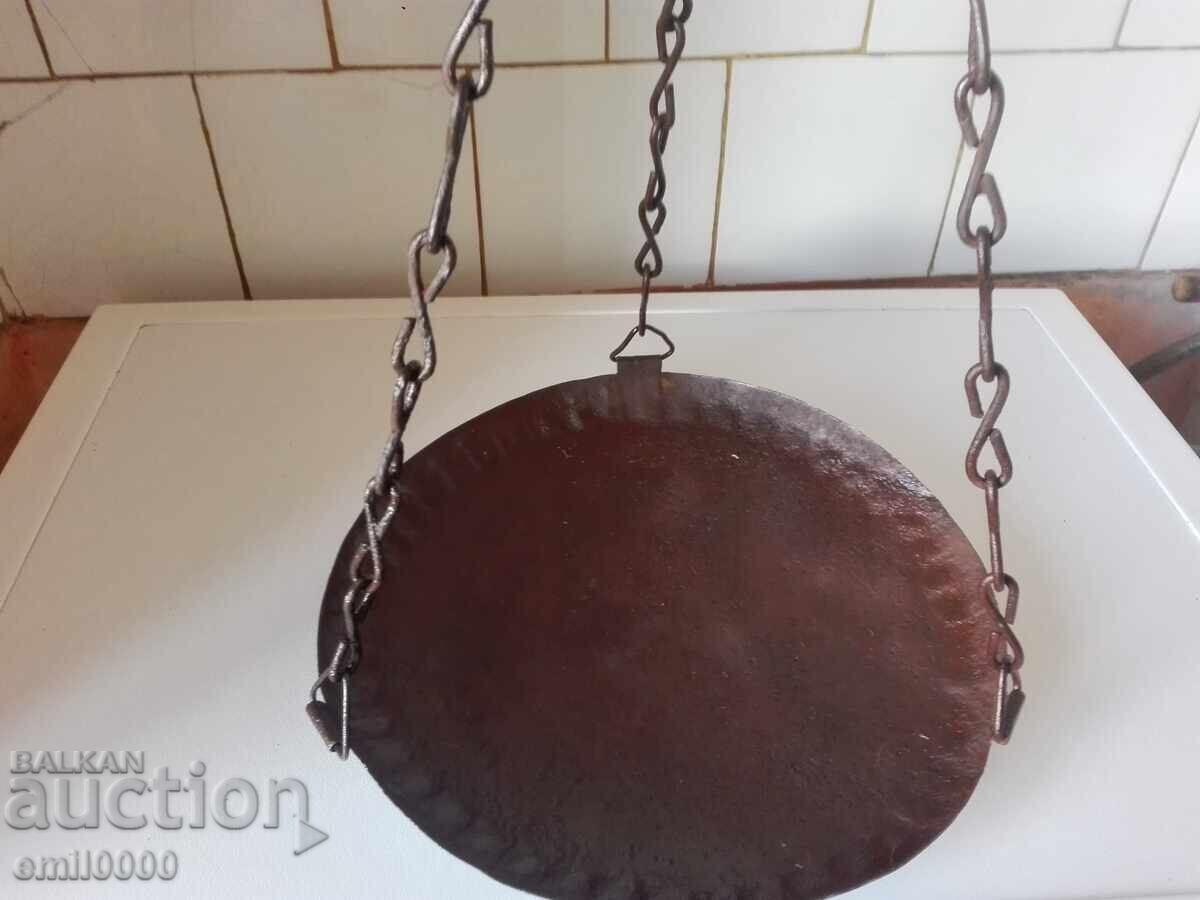 Auction  Old scale, weighing machine.