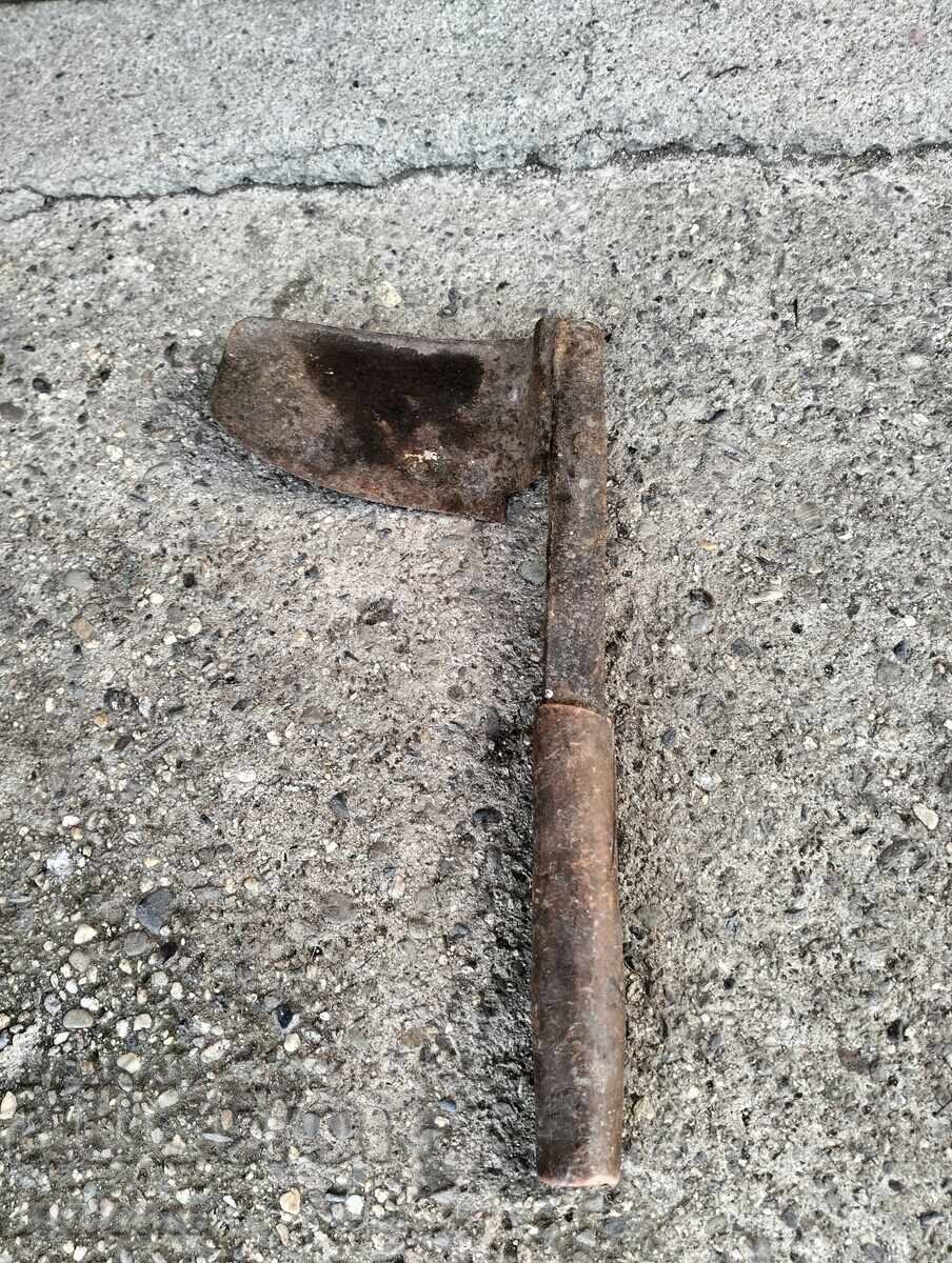 Old hoof trimmer Old hoof trimmer