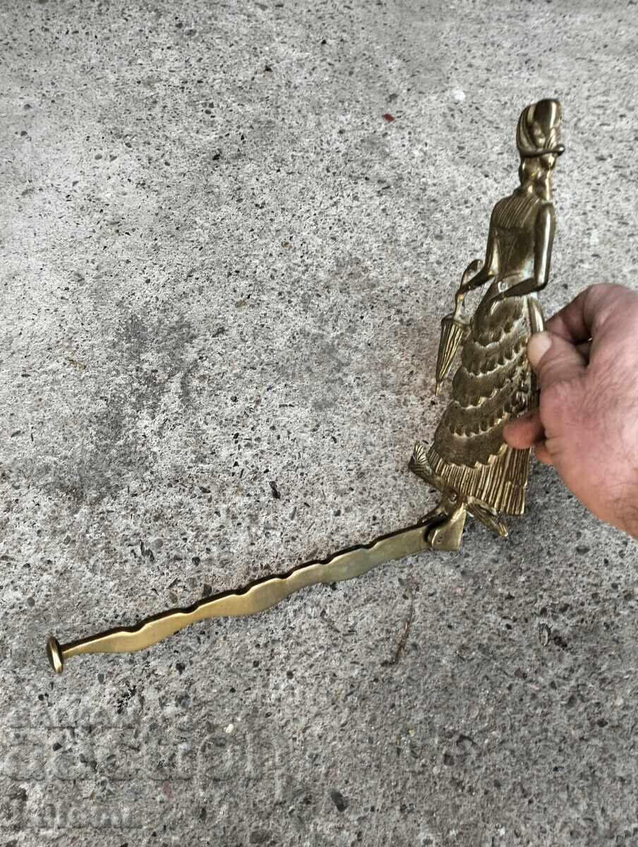 Δημοπρασία Χάλκινη κρεμάστρα Δημοπρασία Χάλκινη κρεμάστρα