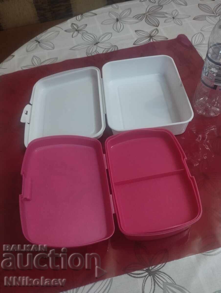 Auction  2 lunch boxes