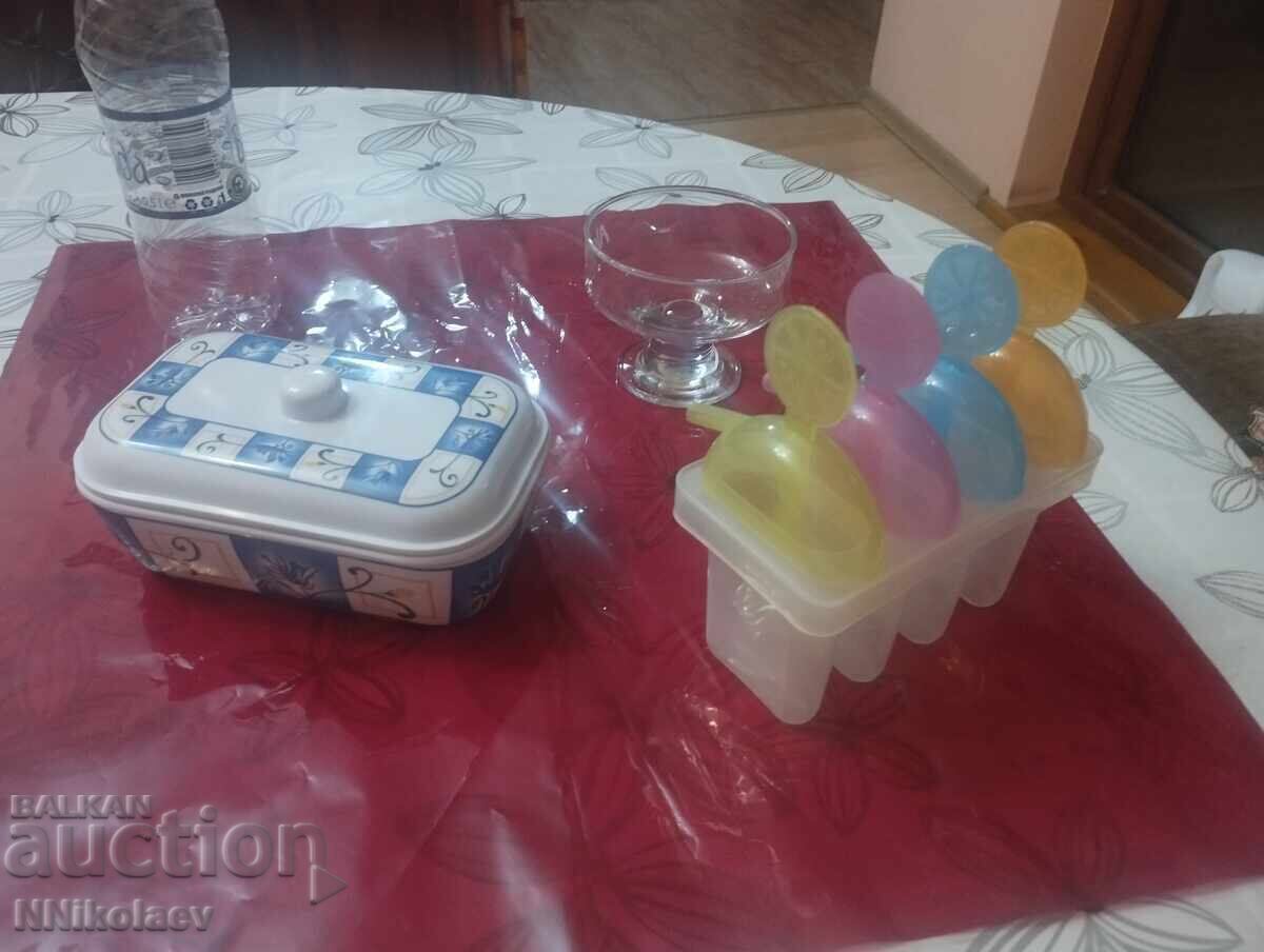Licitație Forme de înghețată pentru melba și cutie pentru mâncare Licitație Forme de înghețată pentru melba și cutie pentru mâncare