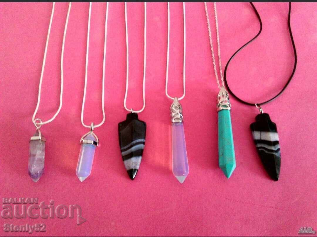 Медальони с естествени камъни с посребрени синджири с родиев Медальони с естествени камъни с посребрени синджири с родиев