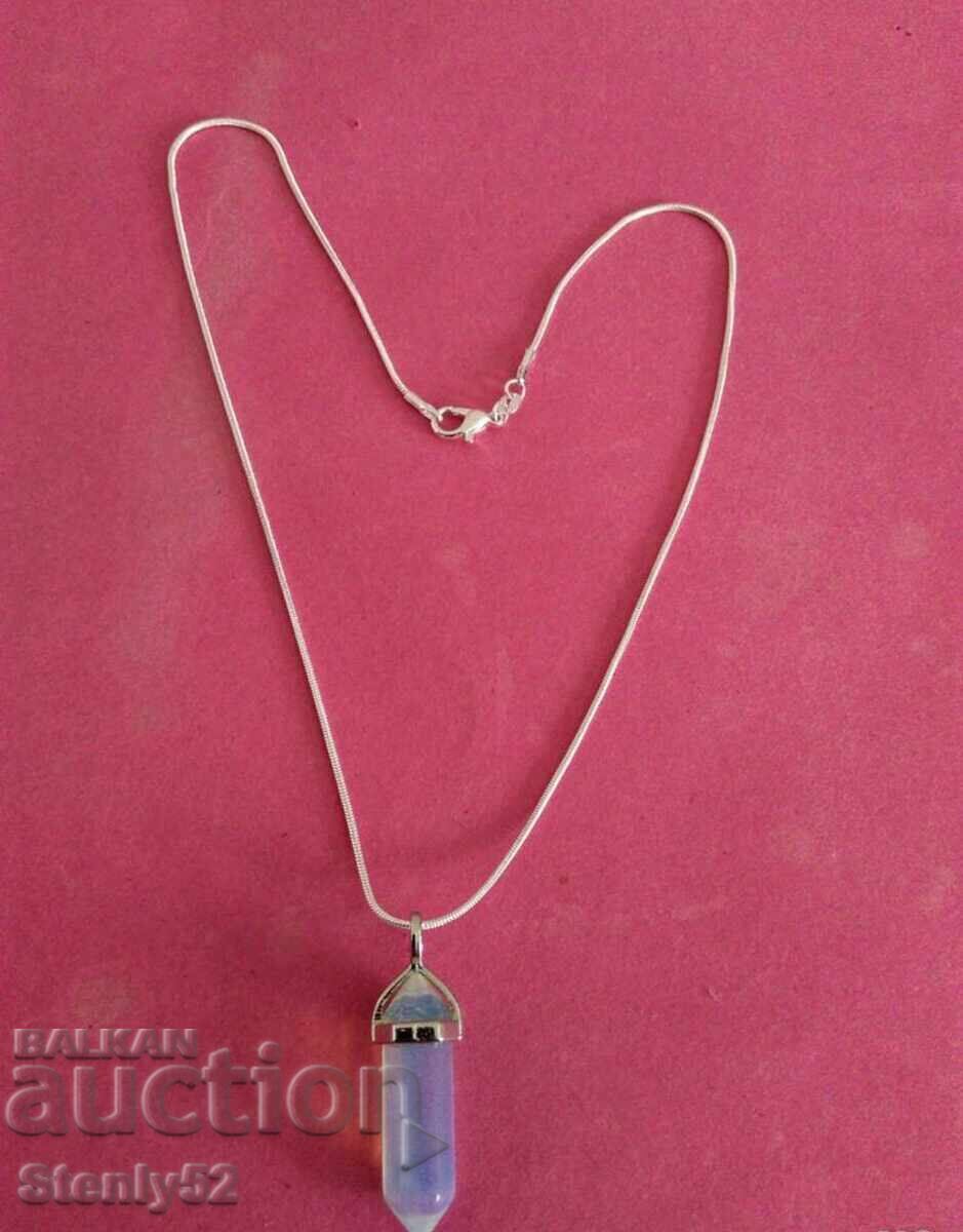 Медальон с естествен камък с посребрен синджир с родиево по