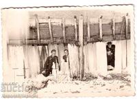 SMALL OLD PHOTO KYUSTENDIL HIGH SCHOOL STUDENTS ICE UNDER THE BRIDGE D403