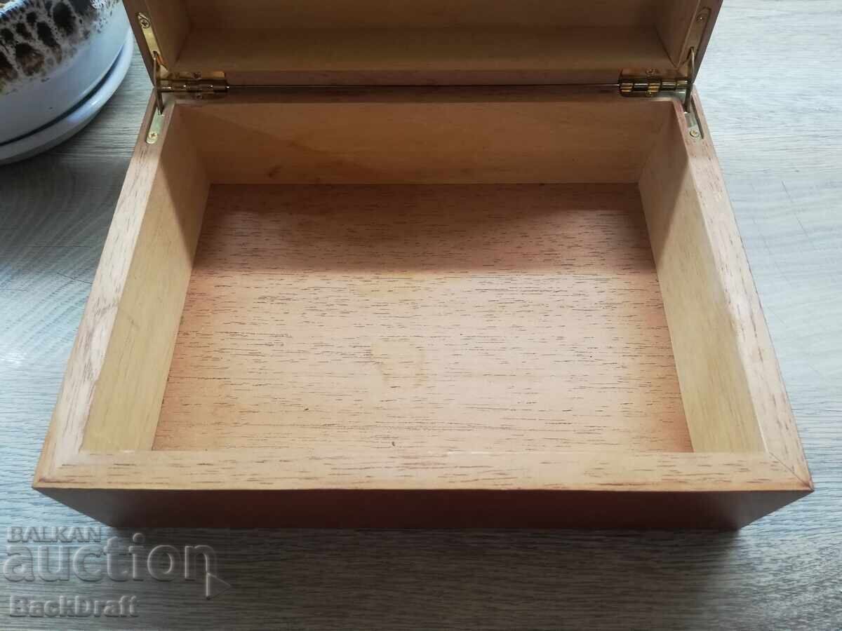 Auction  Humidor Wooden Cigar Box with Hygrometer and Humidifier